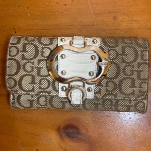 guess wallet